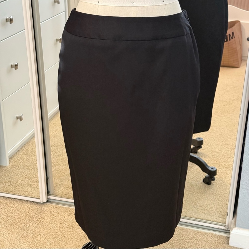 AK Anne Klein Black Skirt Size: 2